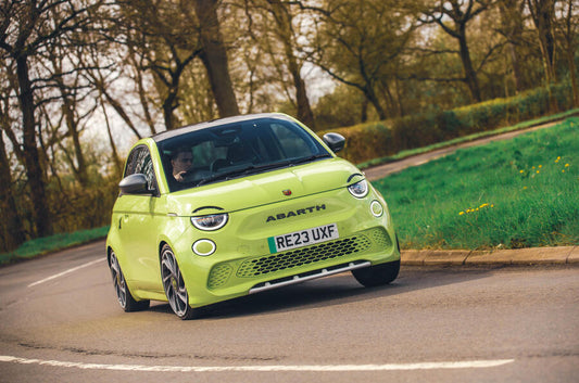 Prueba a largo plazo de Abarth 500e: ¿Es el futuro de los coches calientes?