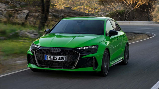 Audi RS 3 (2024) revelado: Todo sobre el lavado de cara del coche compacto más rápido