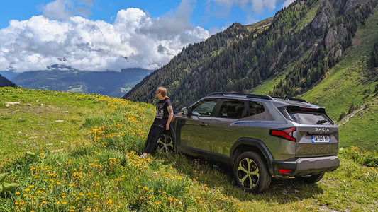 Dacia Duster como micro-camper en los Alpes: una aventura en miniatura