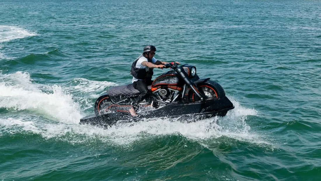 ¡Mira este jet bike supercargado de 250 HP estilo Harley-Davidson arrasar en Florida!