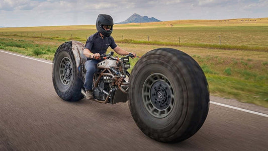 Un Chopper Monstruo en Sturgis: La Aventura de Grind Hard Plumbing Co.