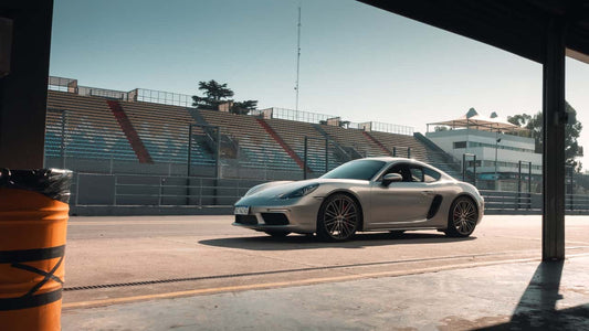 Porsche 718 Cayman S: Un Deportivo con Motor Central en el Circuito 6 del Gálvez